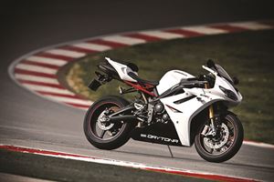 TRIUMPH DAYTONA 675R 雙6C　懸吊配備提升的675R 就是這樣令人渾然望我！