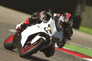 中量級雙缸跑車新霸主　Ducati 848 Evo
