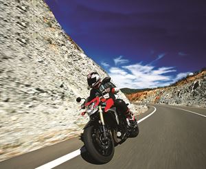 承繼R榮光的街頭戰士　Suzuki GSR750