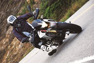 滑胎與街車的雙重感受　APRILIA DORSODURO 750
