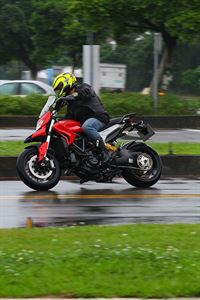 滑胎休旅嶄新概念　DUCATI HYPERSTRADA