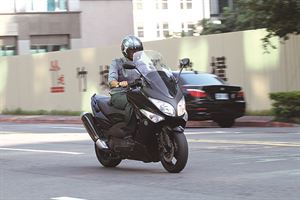 YAMAHA T-MAX 10年式樣　生活與興趣完美結合