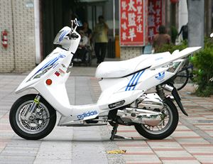 KYMCO G5 125　愛迪達運動風