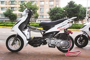 2013 KCC 125A 年度冠軍   KYMCO RACING 125     粉紅戰士當家坐騎