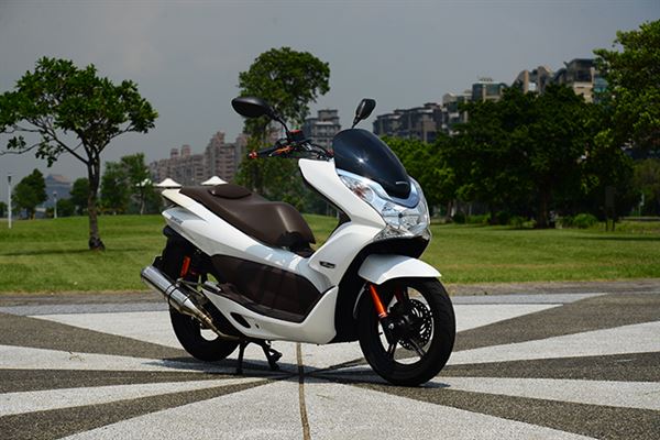 摩托車雜誌 資訊網 Honda Pcx 125 體驗本田風靡世界的速克達新標竿