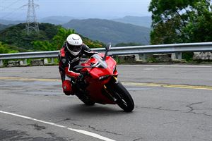 DUCATI 1199 PANIGALE S   望眼欲穿的紅色彗星