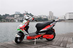  KYMCO Racing 150　義大利國旗休閒風