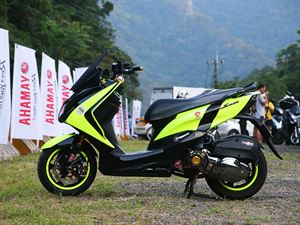 改裝秀－凌厲螢光鬼面YAMAHA S-MAX