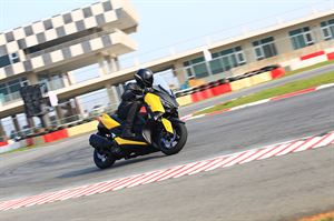 YAMAHA X-MAX