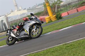 HONDA CBR250RR
