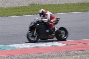 DUCATI V4跑車再度測試