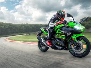 KAWASAKI Ninja 400正式亮相！