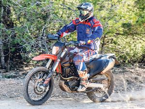 KTM 690 Enduro/Supermoto間諜照捕獲