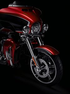 地表最具份量的重機 HARLEY DAVIDSON CVO Tri Glide