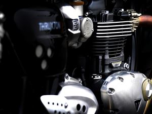 STREET TWIN vs THRUXTON R vs SCR 1200XC