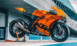KTM推出限量市售賽道專用跑車RC 8C