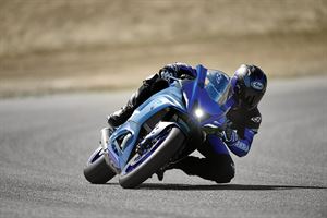 YAMAHA YZF-R7 早鳥預購38.8萬 另有升級優惠!